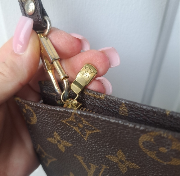 Small Louis Vuitton Crossbody Purse/Pouch💛🤎 - Picture 7 of 16